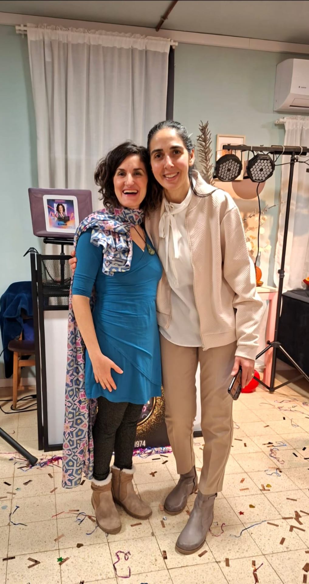 מאיה עם לקוחה באירוע